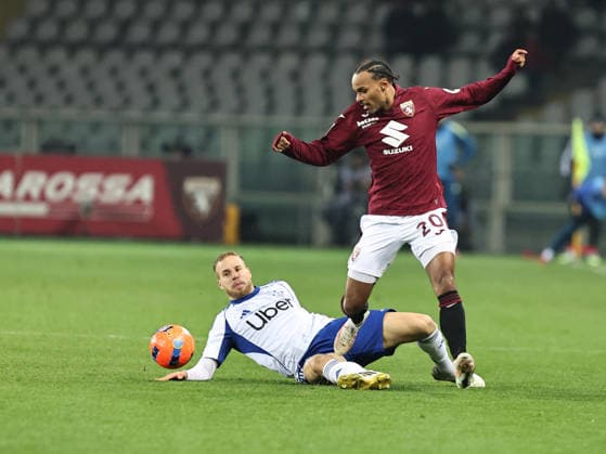 Torino FC v Como 1907 - Serie A Valentino Lazaro participates in the Serie A 2025-2026 match between Torino and Como in Torino, Italy, on November 24, 2025. Torino ITA Italy  Copyright: xLorisxRosellix originalFilename:roselli-torinovc251124_npua2.jpg