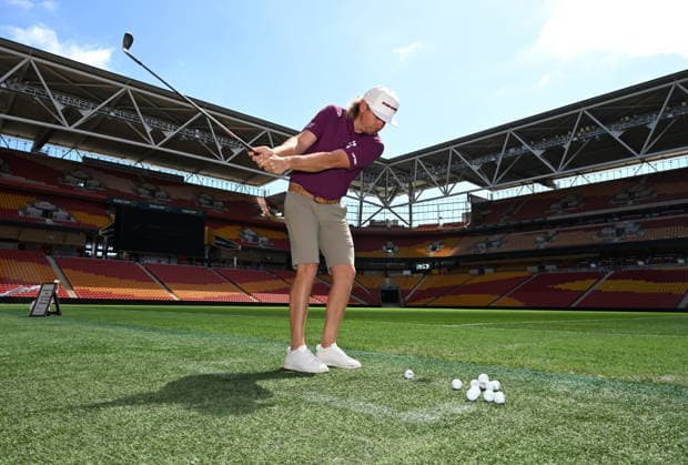 GOLF AUSTRALIAN PGA, Golf Herren PREVIEW, Golfer Cam Smith is seen playing golf on Suncorp Stadium ahead of the 2025 Australian PGA Championship, at Suncorp Stadium, in Brisbane, Tuesday, November 25, 2025. ( BRISBANE QUEENSLAND AUSTRALIA  Copyright: xDARRENxENGLANDx 20251125146103135630