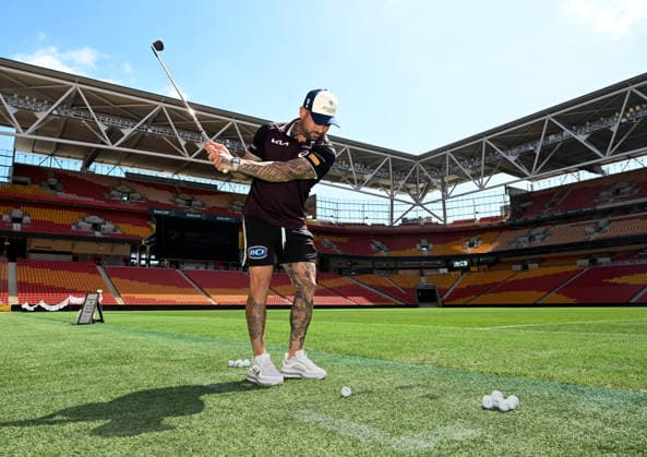 GOLF AUSTRALIAN PGA, Golf Herren PREVIEW, Broncos captain Adam Reynolds is seen playing golf on Suncorp Stadium ahead of the 2025 Australian PGA Championship, at Suncorp Stadium, in Brisbane, Tuesday, November 25, 2025. ( BRISBANE QUEENSLAND AUSTRALIA  Copyright: xDARRENxENGLANDx 20251125132805465161