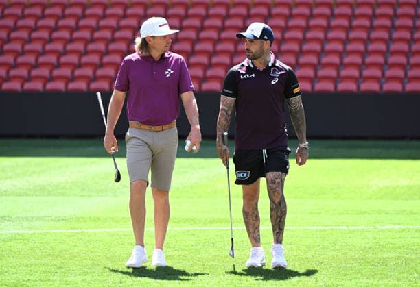 GOLF AUSTRALIAN PGA, Golf Herren PREVIEW, Golfer Cam Smith (left) and Broncos captain Adam Reynolds (right) are seen playing golf on Suncorp Stadium ahead of the 2025 Australian PGA Championship, at Suncorp Stadium, in Brisbane, Tuesday, November 25, 2025. ( BRISBANE QUEENSLAND AUSTRALIA  Copyright: xDARRENxENGLANDx 20251125177085035545
