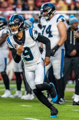 November 24 2025 Santa Clara, CA U.S.A Carolina quarterback Bryce Young (9)during warm-ups before the NFL, American Football Herren, USA Monday Night Football game between Carolina Panthers and the San Francisco 49ers at Levi Stadium San Francisco Calif. CSM Santa Clara USA - ZUMAc04_ 20251124_zma_c04_011 Copyright: xThurmanxJamesx