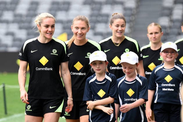 MATILDAS MEDIA CALL, Ellie Carpenter (left) and Clare Hunt during a Matildas media opportunity at CommBank Stadium, in Sydney, Tuesday, November 25, 2025. ( NO ARCHIVING SYDNEY NEW SOUTH WALES AUSTRALIA  Copyright: xDANxHIMBRECHTSx 20251125164430564677