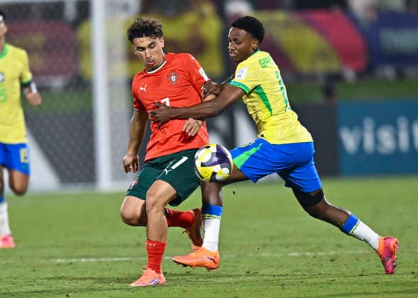 Portugal v Brazil : Semi-final- FIFA U-17 World Cup Qatar 2025 Joao Aragao of Portugal and Gabriel Mec of Brazill in action during the FIFA U-17 World Cup Qatar 2025 Semi-final match between Portugal and Brazil in Doha, Qatar, on November 24, 2025. DOHA Qatar Copyright: xNOUSHADxTHEKKAYILx
