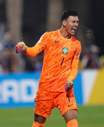 Portugal v Brazil : Semi-final- FIFA U-17 World Cup Qatar 2025 Goalkeeper Joao Pedro of Brazil reacts in the penalty shootout during the FIFA U-17 World Cup Qatar 2025 Semi-final match between Portugal and Brazil in Doha, Qatar, on November 24, 2025. DOHA Qatar Copyright: xNOUSHADxTHEKKAYILx