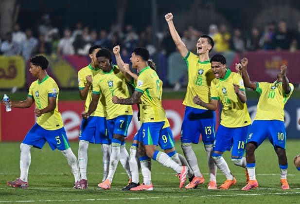 Portugal v Brazil : Semi-final- FIFA U-17 World Cup Qatar 2025 Players of Brazil react in the penalty shootout during the FIFA U-17 World Cup Qatar 2025 Semi-final match between Portugal and Brazil in Doha, Qatar, on November 24, 2025. DOHA Qatar Copyright: xNOUSHADxTHEKKAYILx