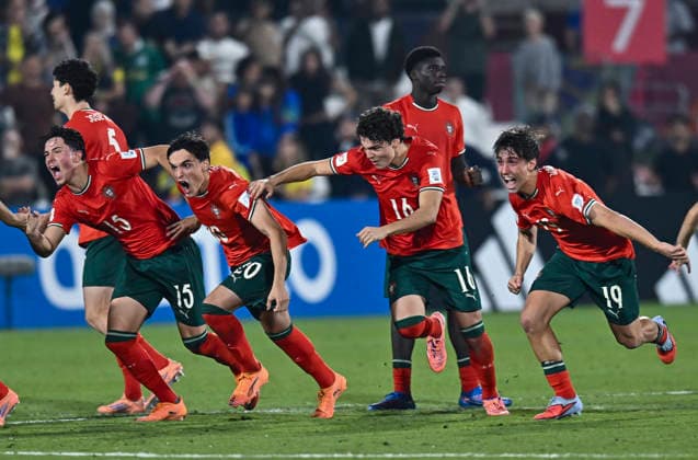 Portugal v Brazil : Semi-final- FIFA U-17 World Cup Qatar 2025 Players of Portugal celebrate victory in the penalty shootout during the FIFA U-17 World Cup Qatar 2025 Semi-final match between Portugal and Brazil in Doha, Qatar, on November 24, 2025. DOHA Qatar Copyright: xNOUSHADxTHEKKAYILx