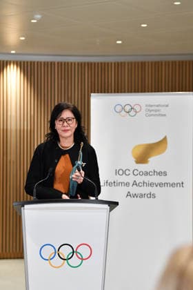 (251125) -- LAUSANNE, Nov. 25, 2025 -- Chinese volleyball coach Lang Ping speaks after being honored the IOC Coaches Lifetime Achievement Award at the Olympic House in Lausanne, Switzerland, Nov. 24, 2025. The International Olympic Committee (IOC) honored Monday Chinese volleyball coach Lang Ping and Cuba s wrestling coach Raul de Jesus Trujillo Diaz as the IOC Coaches Lifetime Achievement Award at the Olympic House here. ) (SP)SWITZERLAND-LAUSANNE-2025 IOC COACHES LIFETIME ACHIEVEMENT AWARD LianxYi 
