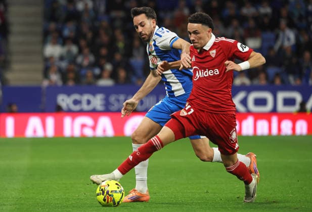 RCD Espanyol de Barcelona v Sevilla FC - LaLiga EA Sports Edu Exposito and Ruben Vargas play during the match between RCD Espanyol and Sevilla FC, corresponding to week 13 of LaLiga EA Sports, at the RCDE Stadium in Barcelona, Spain, on November 24, 2025. Barcelona Spain  Copyright: xUrbanandsportx originalFilename:urbanandsport-rcdespan251124_npEki.jpg
