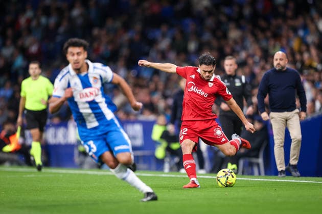 RCD Espanyol vs Sevilla BARCELONA, CA - 24.11.2025: RCD ESPANYOL VS SEVILLA - Gabriel Suazo in action during RCD Espanyol vs Sevilla held at RCDE Stadium in Barcelona, CA. (Photo: Santiago Regaira Fotoarena) x2847720x  SantiagoxRegaira