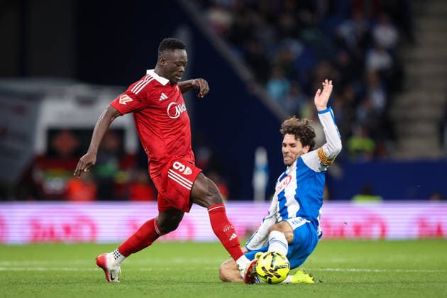 RCD Espanyol vs Sevilla BARCELONA, CA - 24.11.2025: RCD ESPANYOL VS SEVILLA - Akor Adams and Leandro Cabrera are battling for the ball during RCD Espanyol vs Sevilla held at RCDE Stadium in Barcelona, CA. (Photo: Santiago Regaira Fotoarena) x2847783x  SantiagoxRegaira