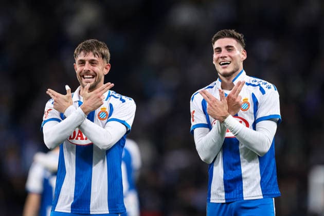 RCD Espanyol vs Sevilla BARCELONA, CA - 24.11.2025: RCD ESPANYOL VS SEVILLA - Roberto Fernandez celebrates the second goal during RCD Espanyol vs Sevilla held at RCDE Stadium in Barcelona, CA. (Photo: Santiago Regaira Fotoarena) x2847791x  SantiagoxRegaira