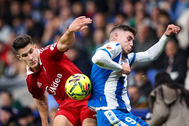 RCD Espanyol vs Sevilla BARCELONA, CA - 24.11.2025: RCD ESPANYOL VS SEVILLA - AndrÃ s Castrin and Roberto Fernandez are contesting the ball during RCD Espanyol vs Sevilla held at RCDE Stadium in Barcelona, CA. (Photo: Santiago Regaira Fotoarena) x2847800x  SantiagoxRegaira