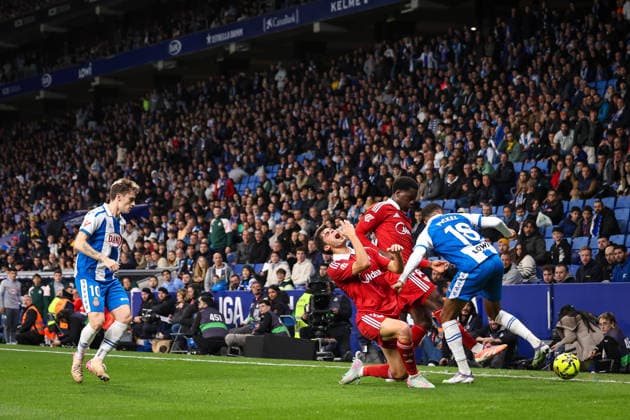 RCD Espanyol vs Sevilla BARCELONA, CA - 24.11.2025: RCD ESPANYOL VS SEVILLA - Joan Jordan was injured during RCD Espanyol vs Sevilla held at the RCDE Stadium in Barcelona, CA. (Photo: Santiago Regaira Fotoarena) x2847803x  SantiagoxRegaira