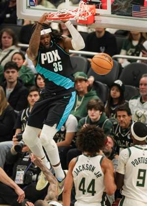 (251125) -- MILWAUKEE, Nov. 25, 2025 -- Portland Trail Blazers Robert Williams III dunks during the 2025-2026 NBA, Basketball Herren, USA regular season game between Portland Trail Blazers and Milwaukee Bucks in Milwaukee, the United States, on Nov. 24, 2025. (Photo by Xinhua) (SP)U.S.-MILWAUKEE-BASKETBALL-NBA-TRAIL BLAZERS VS BUCKS JoelxLerner 