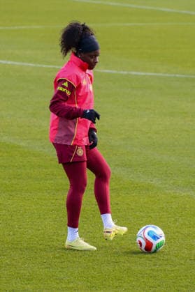 25 11 2025, xgrfx, Football DFB Media Dates, DFB German Womens National Team Training v l Nicole Anyomi German Womens National Team DFL DFB REGULATIONS PROHIBIT ANY USE OF PHOTOGRAPHS as IMAGE SEQUENCES and or QUASI VIDEO Frankfurt am Main