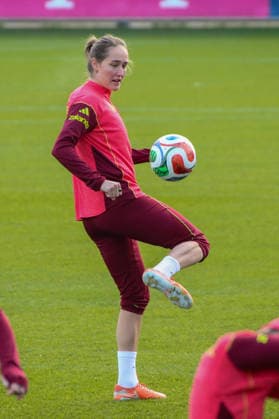 25 11 2025, xgrfx, Football DFB Media Dates, DFB German Womens National Team Training v l Sydney Lohmann German Womens National Team DFL DFB REGULATIONS PROHIBIT ANY USE OF PHOTOGRAPHS as IMAGE SEQUENCES and or QUASI VIDEO Frankfurt am Main