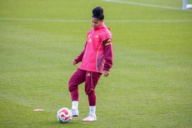 25 11 2025, xgrfx, Football DFB Media Dates, DFB German Womens National Team Training v l Shekeira Martinez German Womens National Team DFL DFB REGULATIONS PROHIBIT ANY USE OF PHOTOGRAPHS as IMAGE SEQUENCES and or QUASI VIDEO Frankfurt am Main