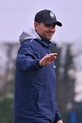November 25, 2025, Zingonia, Lombardia: Atalanta s coach Raffaele Palladino during a training session on the eve of the UEFA Champions League soccer match between Atalanta BC and Eintracht Frankfurt at Bortolotti Training Center in Zingonia, Italy, 25 November 2025. .ANSA MICHELE MARAVIGLIA. UEFA Champions League; Atalanta-Eintracht Frankfurt  - ZUMAa110 20251125_zaf_a110_003 Copyright: xMichelexMaravigliax