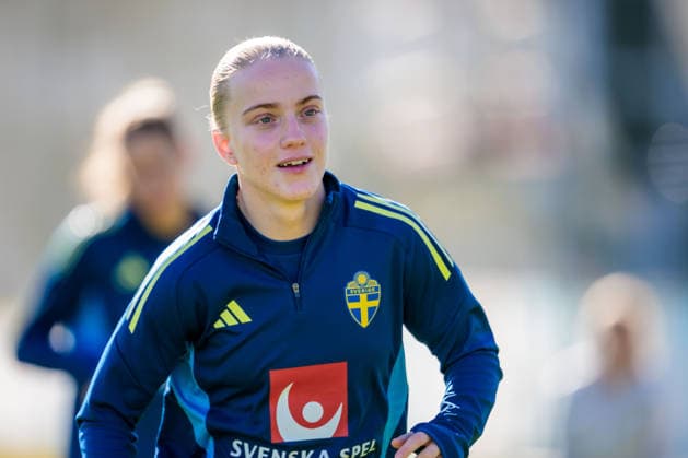 251125 Anna Sandberg of the women s national football team of Sweden at a training session on November 25, 2025 in Albufeira Photo Ludvig Thunman BILDBYRAN code LT LT0752 fotboll football soccer fotball träning practice training sverige sweden dam bbeng sverige sweden  Copyright: LUDVIGxTHUNMAN BB251125LT004