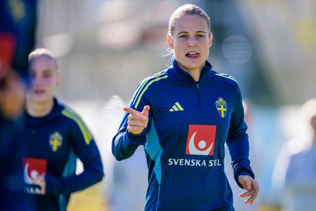 251125 Anna Alvegard of the women s national football team of Sweden at a training session on November 25, 2025 in Albufeira Photo Ludvig Thunman BILDBYRAN code LT LT0752 fotboll football soccer fotball träning practice training sverige sweden dam bbeng sverige sweden  Copyright: LUDVIGxTHUNMAN BB251125LT005