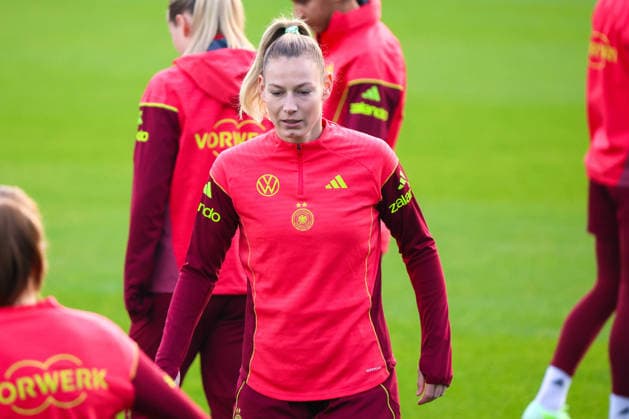 Frankfurt, Germany 25 November 2025 Soccer Women National Team Training 25 11 2025 In the picture Sarai Linder Germany DFB regulations prohibit any use of photographs as image sequences and or quasi video DFB Campus Hessen Copyright: xFotostandx xFantinix