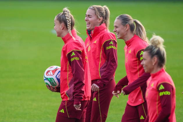 Frankfurt, Germany 25 November 2025 Football Womens National Team Training 25 11 2025 Pictured from left Giulia Gwinn Germany , Laura Freigang Germany and Klara Bühl Buehl Germany DFB regulations prohibit any use of photographs as image sequences and or quasi video DFB Campus Hessen Copyright: xFotostandx xFantinix