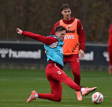 25 11 2025, xophax, Soccer 1 Bundesliga, 1 FC Köln Training Marius Bülter , front 1 FC Köln and Rav van den Berg , right back 1 FC Köln Koeln