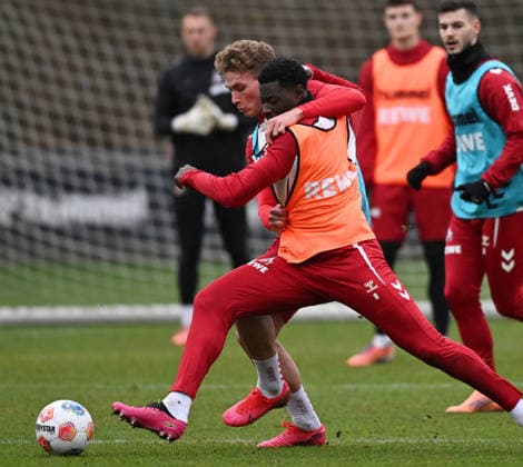 25 11 2025, xophax, Soccer 1 Bundesliga, 1 FC Köln Training Sebastian Sebulonsen , left and Ragnar Ache , right both 1 FC Köln in duel Koeln