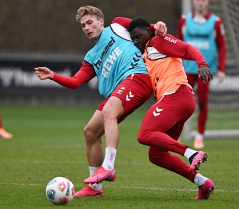 25 11 2025, xophax, Soccer 1 Bundesliga, 1 FC Köln Training Sebastian Sebulonsen , left and Ragnar Ache , right both 1 FC Köln in duel Koeln