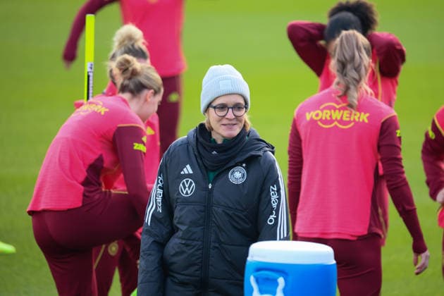 Frankfurt, Germany 25 November 2025 Soccer Women National Team Training 25 11 2025 In the picture Co Trainer Saskia Bartusiak Germany DFB regulations prohibit any use of photographs as image sequences and or quasi video DFB Campus Hessen Copyright: xFotostandx xFantinix
