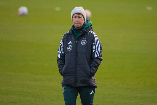 Frankfurt, Germany 25 November 2025 Soccer Women National Team Training 25 11 2025 In the picture Co Trainer Maren Meinert Germany DFB regulations prohibit any use of photographs as image sequences and or quasi video DFB Campus Hessen Copyright: xFotostandx xFantinix