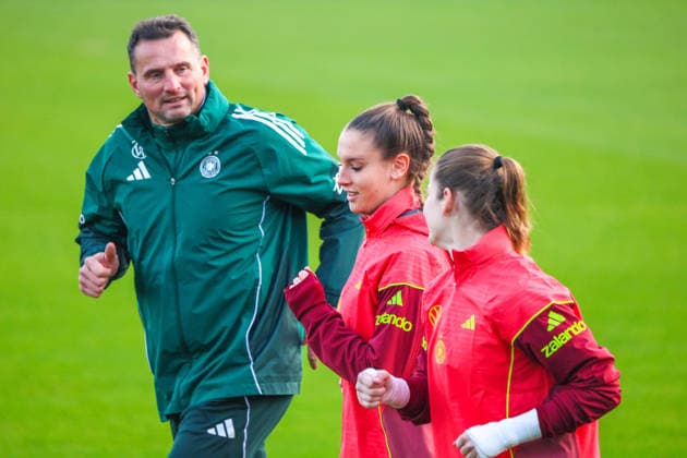 Frankfurt, Germany 25 November 2025 Soccer women national team training 25 11 2025 In the picture from left goalkeeper coach Michael Fuchs Germany , goalkeeper Ena Mahmutovic Germany and goalkeeper Stina Johannes Germany DFB regulations prohibit any use of photographs as image sequences and or quasi video DFB Campus Hessen Copyright: xFotostandx xFantinix