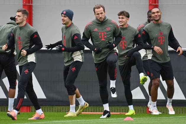from left Josip STANISIC Bayern Muenchen ,Aleksandar PAVLOVIC Bayern Muenchen ,Harry KANE Bayern Muenchen ,Tom BISCHOF Bayern Muenchen ,Jonathan TAH Bayern Muenchen ,Action, Final training on 25 11 2025l Football Champions League,Season 2025 26, League phase FC Arsenal FC Bayern Muenchen on 26 11 2025