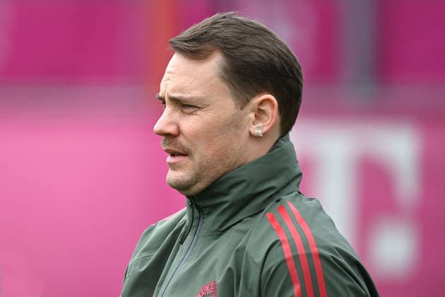 Manuel NEUER Goalkeeper Bayern Muenchen with Schnautzer,action,single image,cropped single motif,portrait,portrait,portrait final training on 25 11 2025 Football Champions League,season 2025 26, league phase FC Arsenal FC Bayern Muenchen on 26 11 2025