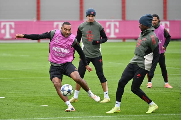 from left Jonathan TAH Bayern Muenchen ,Aleksandar PAVLOVIC Bayern Muenchen , Nicolas JACKSON Bayern Muenchen action,duel final training on 25 11 2025l Football Champions League,season 2025 26, league phase FC Arsenal FC Bayern Muenchen on 26 11 2025