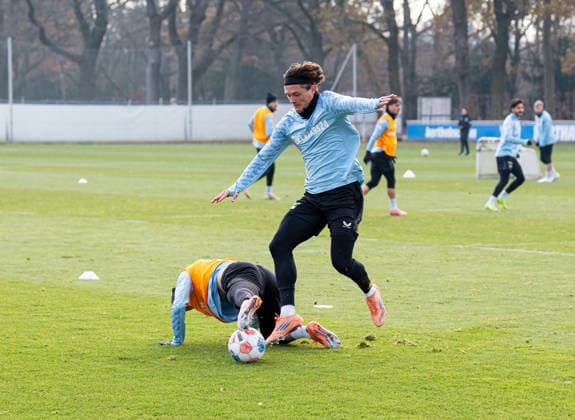 Soccer, Men, Season 2025 26, 2 Bundesliga, Hertha BSC, Training, f l Michael Cuisance Hertha BSC , Fabian Reese Hertha BSC , 25 11 2025, Copyright: xSebastianxRäppold MatthiasxKochx