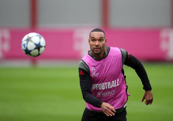 Football, Men, Champions League, Season 2025 2026, FC Bayern Munich, Final training Jonathan Tah FC Bayern Munich with a view of the ball