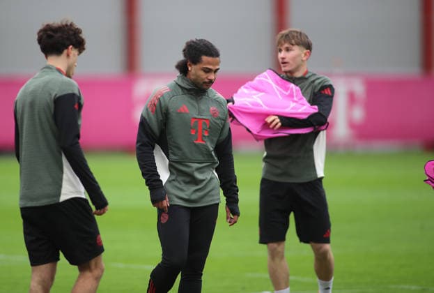 Football, Men, Champions League, Season 2025 2026, FC Bayern Munich, Final training Serge Gnabry FC Bayern Munich with in training, standing