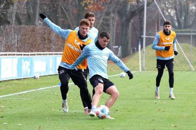 DEU, DFL, 2 FBL Hertha BSC, Training, 25 11 2025, Sportforum, Berlin, DEU, DFL, 2 FBL Hertha BSC, Training, im Bild Sebastian Groenning Hertha BSC Berlin 17 , Diego Demme Hertha BSC Berlin 6 DFL regulations prohibit any use of Photographs as image sequences and or quasi video nordphotoxGmbHx xEngler nph00076