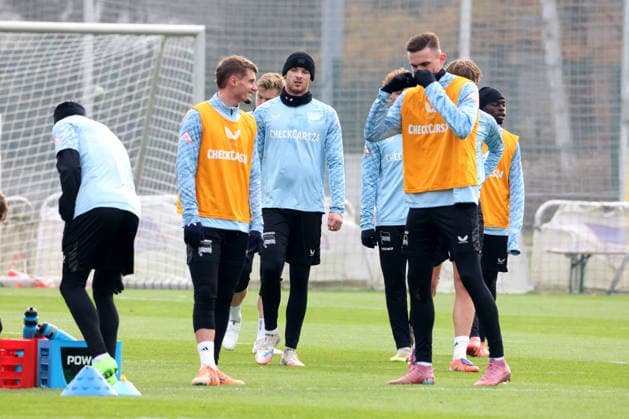 DEU, DFL, 2 FBL Hertha BSC, Training, 25 11 2025, Sportforum, Berlin, DEU, DFL, 2 FBL Hertha BSC, Training, im Bild Hertha Spielerkreis, Niklas Kolbe Hertha BSC Berlin 27 , Michael Cuisance Hertha BSC Berlin 10 , Linus Gechter Hertha BSC Berlin 44 DFL regulations prohibit any use of Photographs as image sequences and or quasi video nordphotoxGmbHx xEngler nph00076