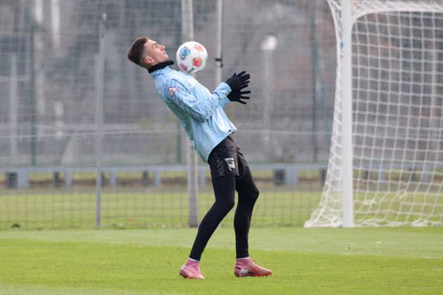 DEU, DFL, 2 FBL Hertha BSC, Training, 25 11 2025, Sportforum, Berlin, DEU, DFL, 2 FBL Hertha BSC, Training, im Bild Niklas Kolbe Hertha BSC Berlin 27 DFL regulations prohibit any use of Photographs as image sequences and or quasi video nordphotoxGmbHx xEngler nph00076