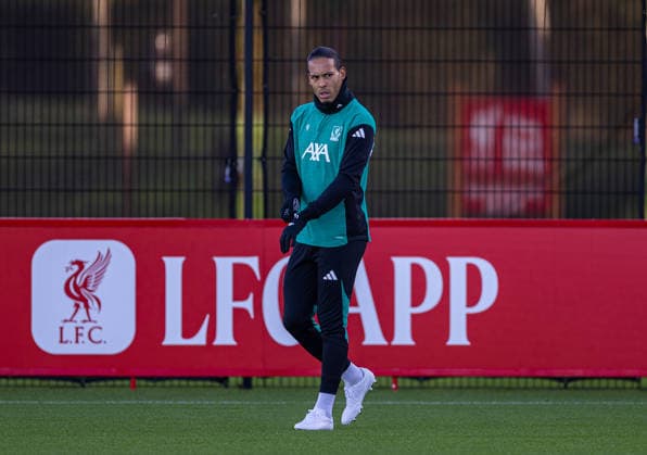 Football - UEFA Champions League - Liverpool FC v PSV Eindhoven - MD-1 LIVERPOOL, ENGLAND - Tuesday, November 25, 2025: Liverpool s captain Virgil van Dijk during a training session at the AXA Training Centre ahead of the UEFA Champions League match between Liverpool FC and PSV Eindhoven. (Photo by David Rawcliffe Propaganda) LIVERPOOL AXA Training Centre MERSEYSIDE ENGLAND  Copyright: xDavidxRawcliffex P2025-11-25-Liverpool_PSV_MD-1-4