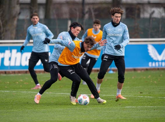 Soccer, Men, Season 2025 26, 2 Bundesliga, Hertha BSC, Training, f l Fabian Reese Hertha BSC , Maurice Krattenmacher Hertha BSC , Linus Gechter Hertha BSC , 25 11 2025, Copyright: xSebastianxRäppold MatthiasxKochx
