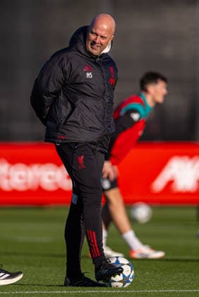 Football - UEFA Champions League - Liverpool FC v PSV Eindhoven - MD-1 LIVERPOOL, ENGLAND - Tuesday, November 25, 2025: Liverpool s head coach Arne Slot during a training session at the AXA Training Centre ahead of the UEFA Champions League match between Liverpool FC and PSV Eindhoven. (Photo by David Rawcliffe Propaganda) LIVERPOOL AXA Training Centre MERSEYSIDE ENGLAND  Copyright: xDavidxRawcliffex P2025-11-25-Liverpool_PSV_MD-1-22