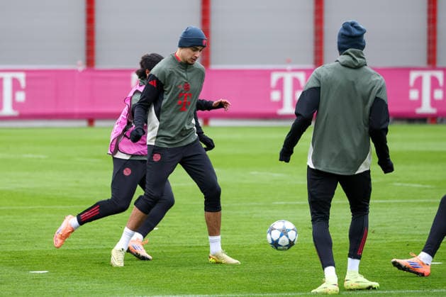 Aleksandar Pavlovic FC Bayern Muenchen, 45 with ball, with Nicolas Jackson FC Bayern Muenchen, 11 and Serge Gnabry FC Bayern Muenchen, 07 , GER, Final training, FC Bayern Muenchen, Football, UEFA Champions League, League Phase, Matchday 5, 2025 2026 season, 25 11 2025, GER, Final training, FC Bayern Muenchen, Football, UEFA Champions League, League Phase, Matchday 5, 2025 2026 season, 25 11 2025 Muenchen Copyright: xEibner-Pressefoto JennixMaulx EP_JML