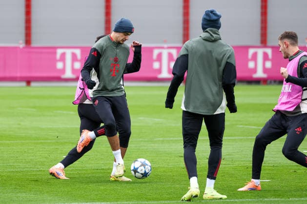 Aleksandar Pavlovic FC Bayern Muenchen, 45 with ball, with Nicolas Jackson FC Bayern Muenchen, 11 and Serge Gnabry FC Bayern Muenchen, 07 and Josip Stanisic FC Bayern Muenchen, 44 , GER, Final training, FC Bayern Muenchen, Football, UEFA Champions League, League phase, Matchday 5, 2025 2026 season, 25 11 2025, GER, Final training, FC Bayern Muenchen, Football, UEFA Champions League, League phase, Matchday 5, 2025 2026 season, 25 11 2025 Muenchen Copyright: xEibner-Pressefoto JennixMaulx EP_JML