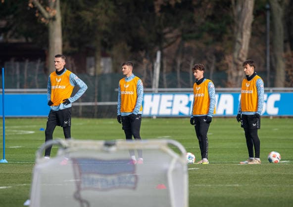 Football, Men, Season 2025 26, 2 Bundesliga, Hertha BSC, Training, f l Niklas Kolbe Hertha BSC , Dawid Kownacki Hertha BSC , Maurice Krattenmacher Hertha BSC , Tim Hoffmann Hertha BSC , 25 11 2025, Copyright: xSebastianxRäppold MatthiasxKochx