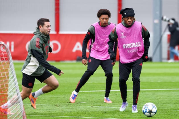 Wisdom Mike FC Bayern Muenchen, 36 with Raphael Guerreiro FC Bayern Muenchen, 22 and Cassiano Kiala FC Bayern Muenchen, 30 , GER, Final training, FC Bayern Muenchen, Football, UEFA Champions League, League Phase, Matchday 5, 2025 2026 season, 25 11 2025, GER, Final training, FC Bayern Muenchen, Football, UEFA Champions League, League Phase, Matchday 5, 2025 2026 season, 25 11 2025 Muenchen Copyright: xEibner-Pressefoto JennixMaulx EP_JML