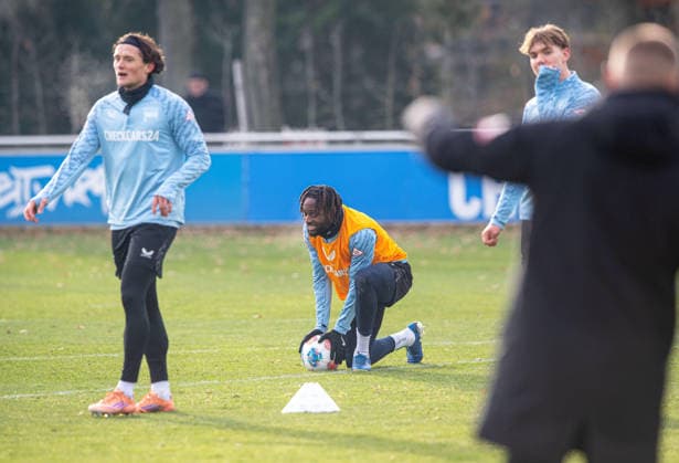 Soccer, Men, Season 2025 26, 2 Bundesliga, Hertha BSC, Training, f l Fabian Reese Hertha BSC , Deyovaisio Zeefuik Hertha BSC , Kennet Eichhorn Hertha BSC , 25 11 2025, Copyright: xSebastianxRäppold MatthiasxKochx