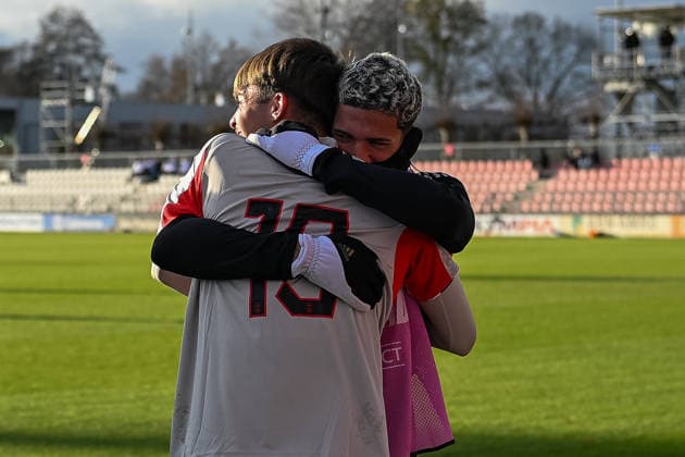 25 11 2025, Football UEFA Youth League, season 2025 2026, league phase, Ajax Amsterdam U19 Benfica Lisbon U19 at Sportcomplex de Toekomst in Duivendrecht Francisco Silva SL Benfica U19, 09 congratulates Gustavo Ferreira SL Benfica U19, 19 on his goal Photo Kirchner Media Thomas Haesler Copyright: xKirchner-Media ThomasxHaeslerx